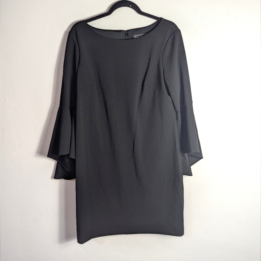 14 Jessica Howard Black Bell‎ Sleeve Shift Dress